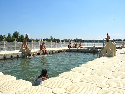 piscine-flottante-baignade-cube-ponton-belrive-3.jpg